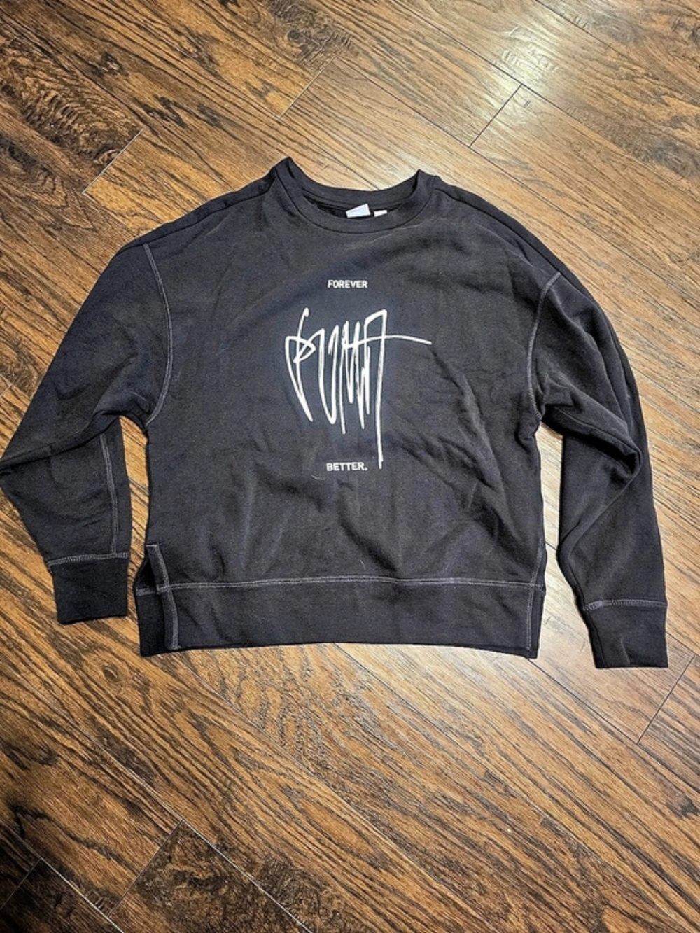 Puma Graphic Sweatshirt in Black Size Small